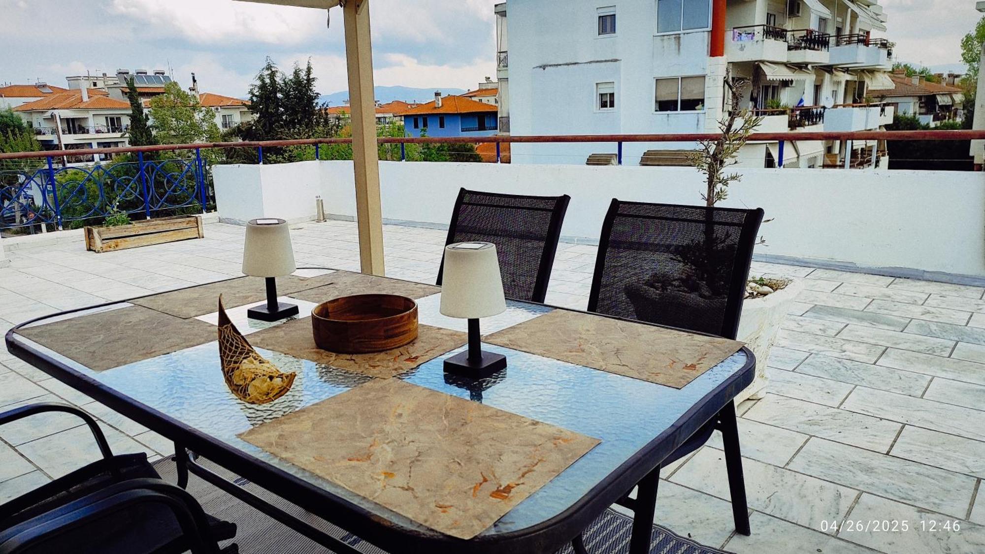 Golden Sky 1 Apartment Peraía Екстериор снимка